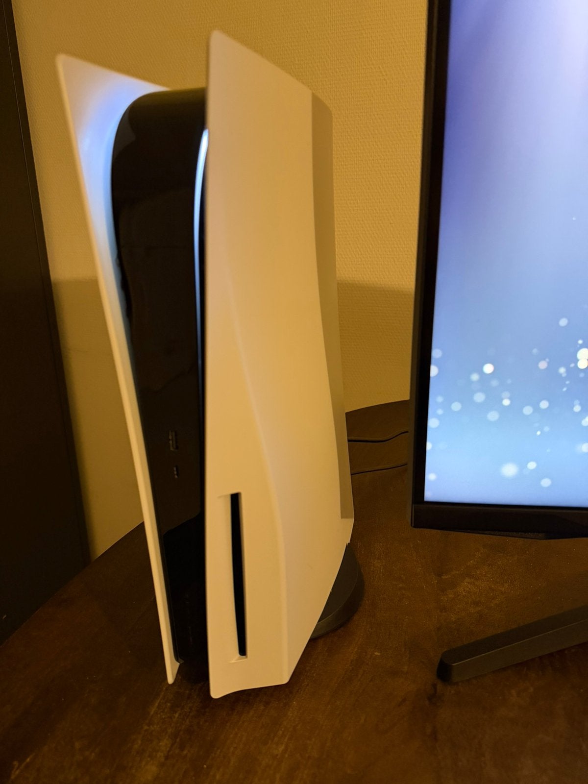 Foto 5 van Playstation 5 / PS5 + Gaming Monitor