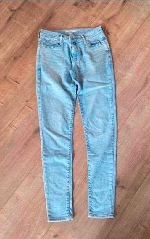 Levi's broek. Maat 29, Blauw, Ophalen of Verzenden, Zo goed als nieuw, W28 - W29 (confectie 36)