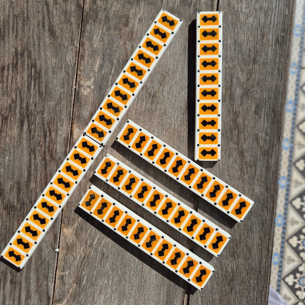 40 antieke tegelrandjes / biesjes oranje zwart wit 15x2,5cm, Antiek en Kunst, Antiek | Wandborden en Tegels, Ophalen of Verzenden