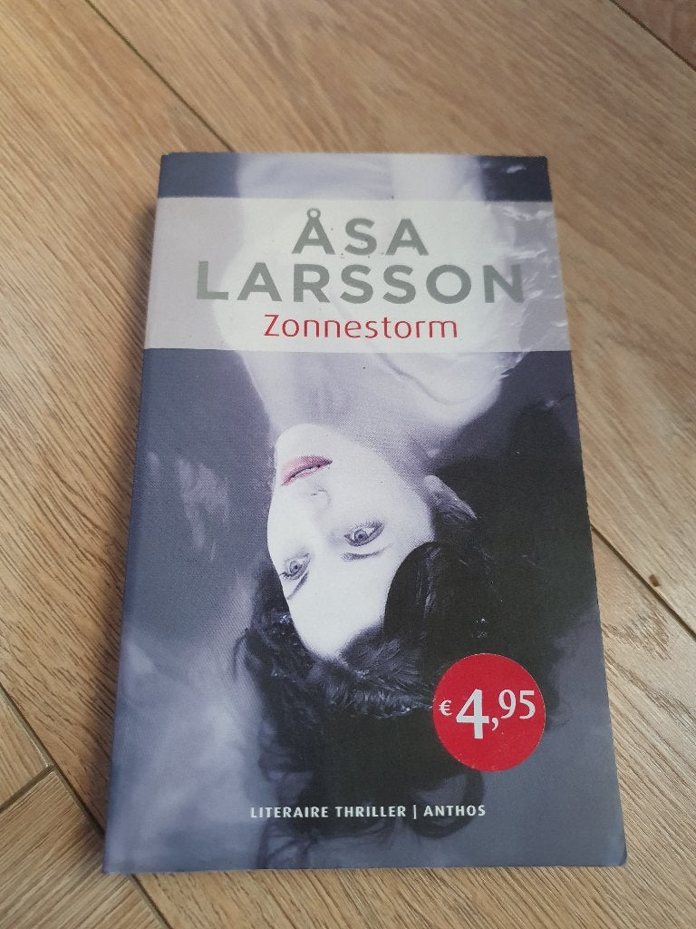 Zonnestorm – Åsa Larsson | Scandinavische thriller, Boeken, Åsa Larsson, Scandinavië, Ophalen of Verzenden, Zo goed als nieuw