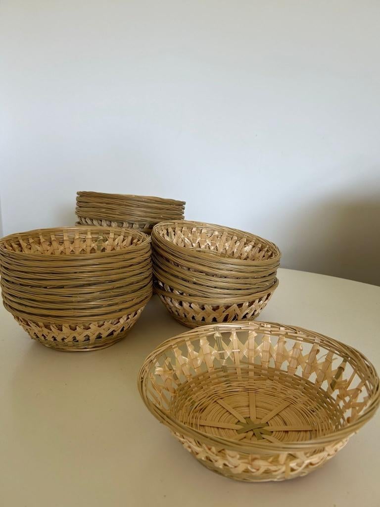 96 rieten mandjes rond 22 cm, Schaal, Rond, Nieuw, Ophalen of Verzenden