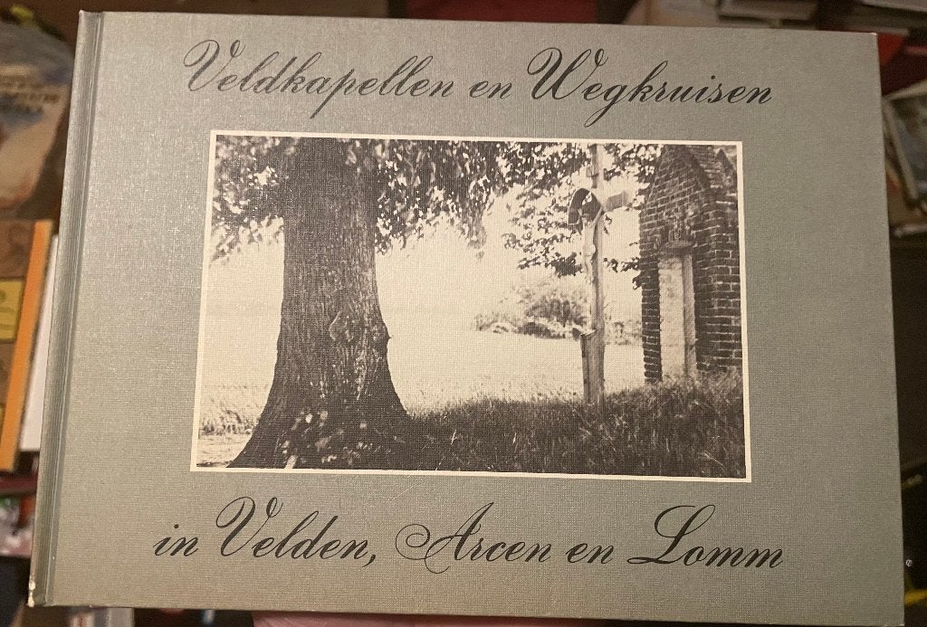 Veldkapellen en wegkruisen in Velden, Arcen en Lomm, Ophalen of Verzenden, Jacques Theelen, 20e eeuw of later, Gelezen