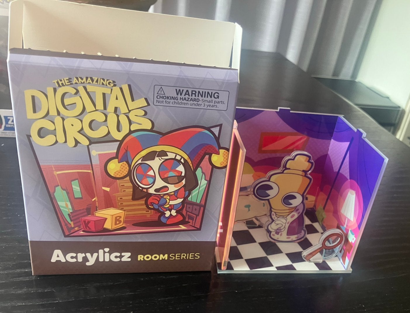 TADG KINGER (the amazing digital circus) Acrylicz Room Box, Verzamelen, Ophalen of Verzenden, Nieuw