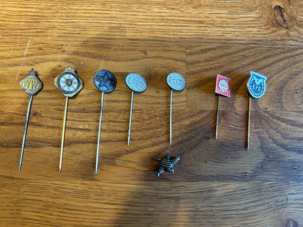 Set vintage speldjes (ANWB, Michelin, Shell, Esso), Ophalen of Verzenden, Gebruikt, Transport, Speldje of Pin