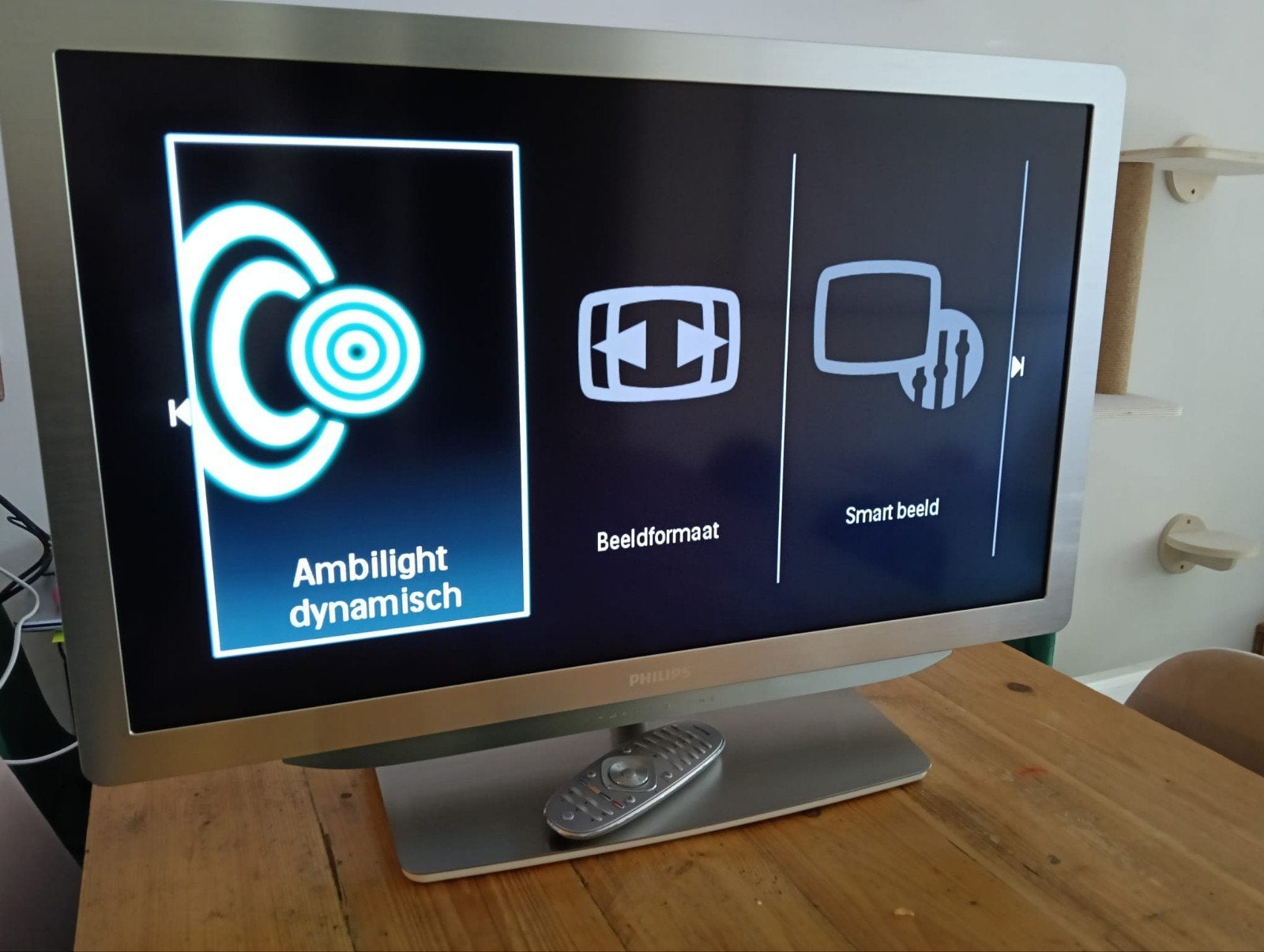 zsm Philips TV met Ambilight en afstandsbediening, Ophalen, Philips, 50 Hz, 80 tot 100 cm