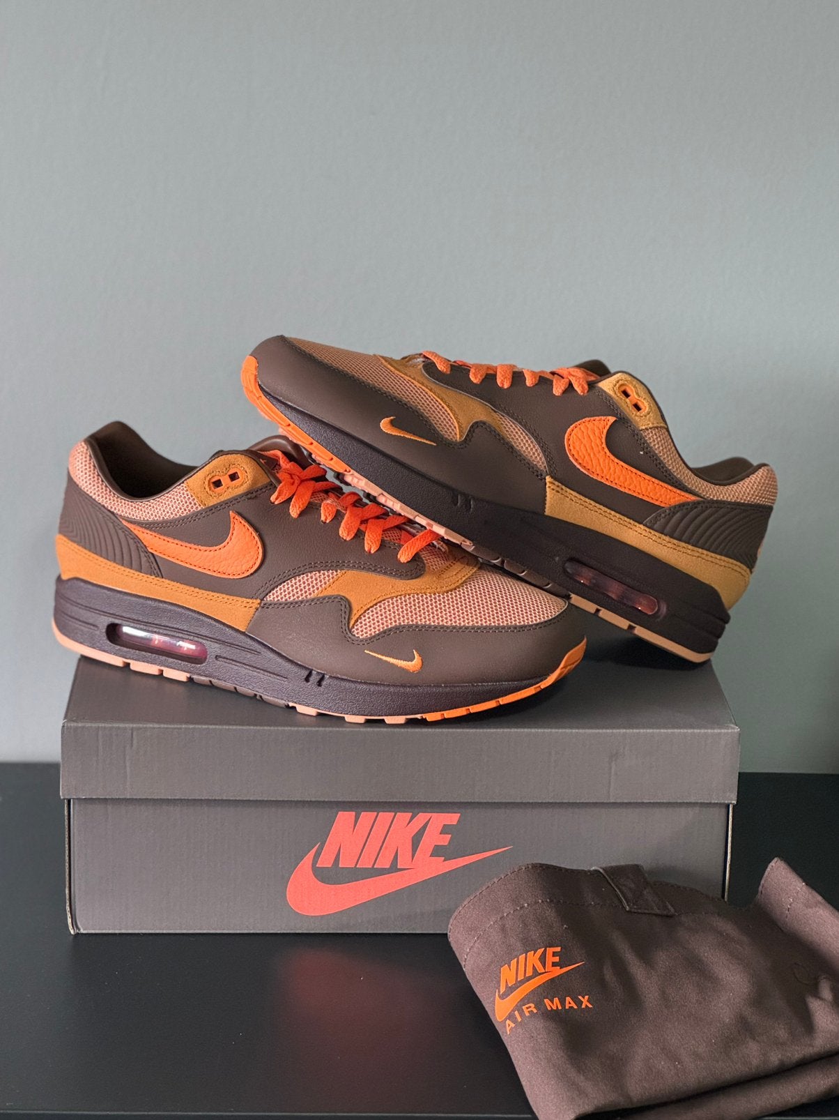 Nike Air Max 1 King’s Day, Kleding | Heren, Schoenen, Bruin, Nieuw, Ophalen of Verzenden, Sneakers of Gympen