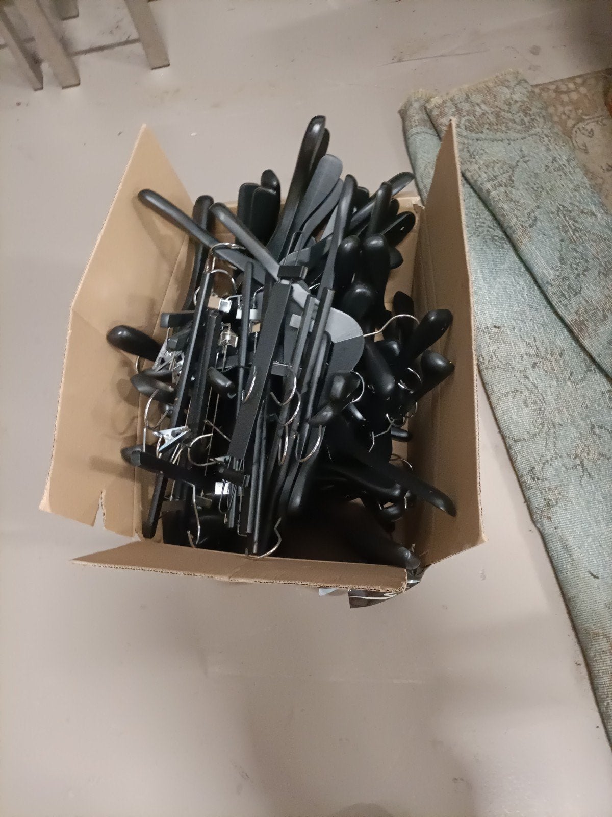 Partij kledinghangers - Zwart, Hout en Fluweel, Ophalen of Verzenden, Gebruikt, Hout, Volwassenen