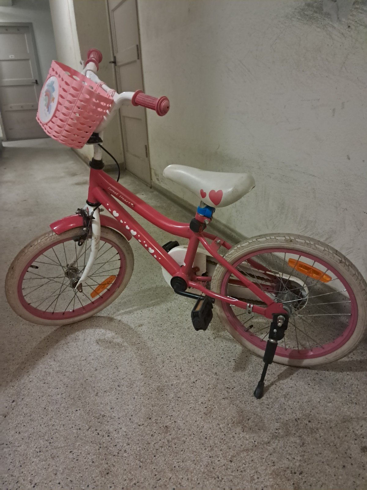 Roze kinderfiets met mandje - 16 inch, Fietsen en Brommers, Fietsen | Kinderfietsjes, Ophalen, Velgrem, Sweet Heart, 16 tot 20 inch