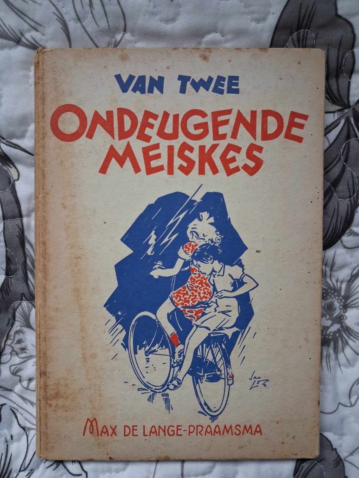 Boek circa 1950 "Van twee ondeugende meiskes", Ophalen of Verzenden, Gelezen, Max de Lange-Praamsma, Fictie algemeen