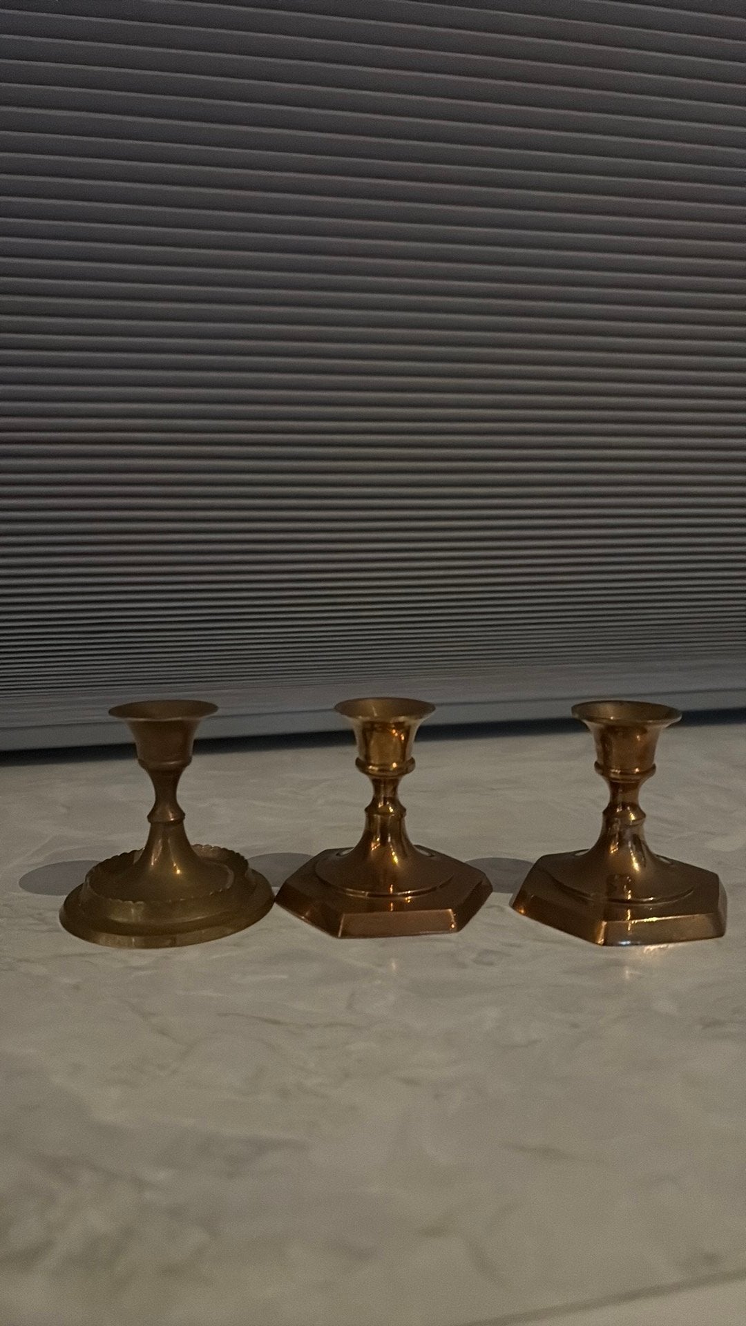 Set van drie kleine messing kandelaars, Ophalen of Verzenden, Koper of Brons