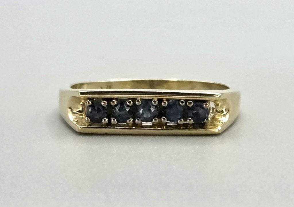 Gouden Vintage ring met edelstenen saffier. 2026/464, Sieraden, Tassen en Uiterlijk, Ringen, Blauw, ., Nieuw, Ophalen of Verzenden