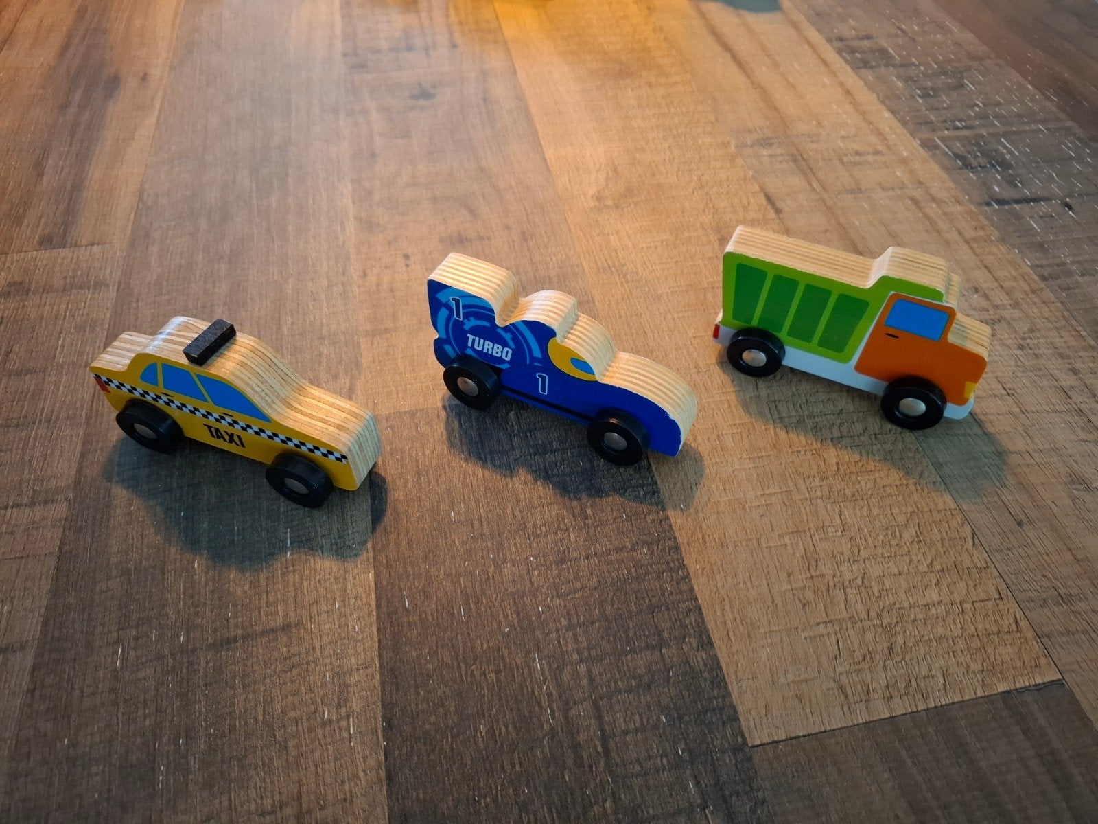 Houten speelgoedauto's: taxi, raceauto en kiepwagen, Kinderen en Baby's, Ophalen of Verzenden, Gebruikt, Rij- of Hobbelspeelgoed
