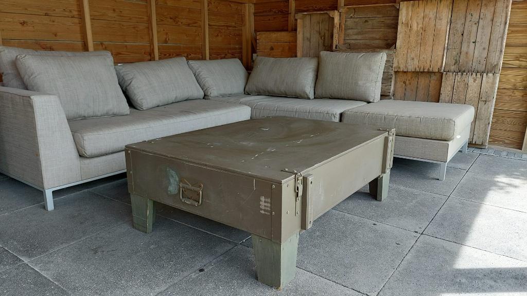 Buitentafel - terrastafel met opbergruimte - oerdegelijk, Ophalen, Gebruikt, Rechthoekig, Overige materialen