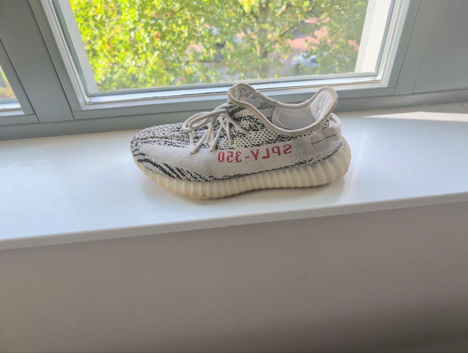 Adidas Yeezy Boost 350 V2 Zebra Sneakers (gedragen), Ophalen of Verzenden, Zo goed als nieuw, Sneakers of Gympen