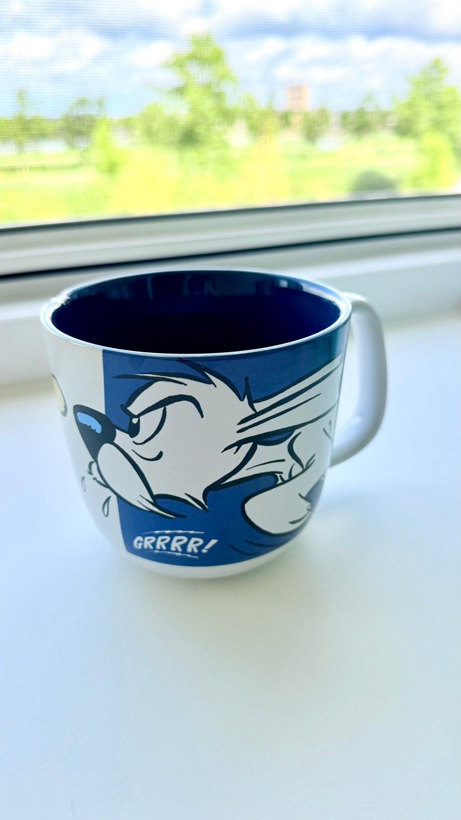 Mok met Idefix-design - Parc Asterix souvenir, Ophalen of Verzenden, Gebruikt, Keramiek, Mok