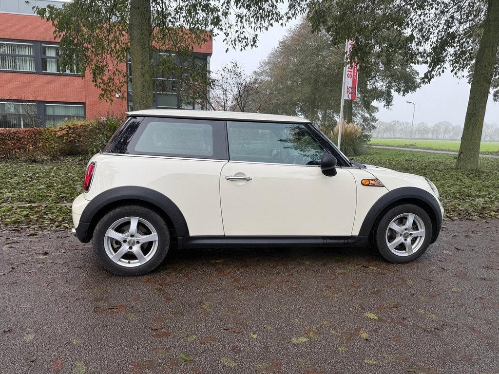 Mini Mini 1.4 One Anniversary Business navigatie apk, Voorwielaandrijving, 4 cilinders, 4 stoelen, Wit