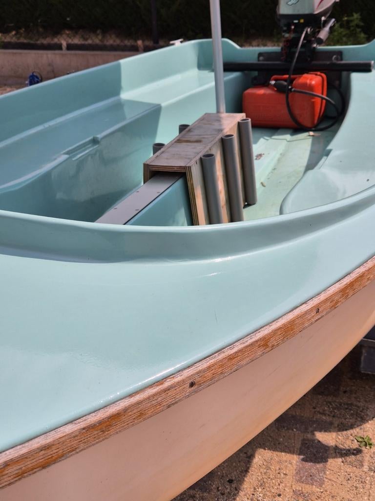 Visbootje (polyester) 3.60m incl nette motor en trailer, Watersport en Boten, Vis- en Consoleboten, Gebruikt, Tot 10 pk, Ophalen of Verzenden