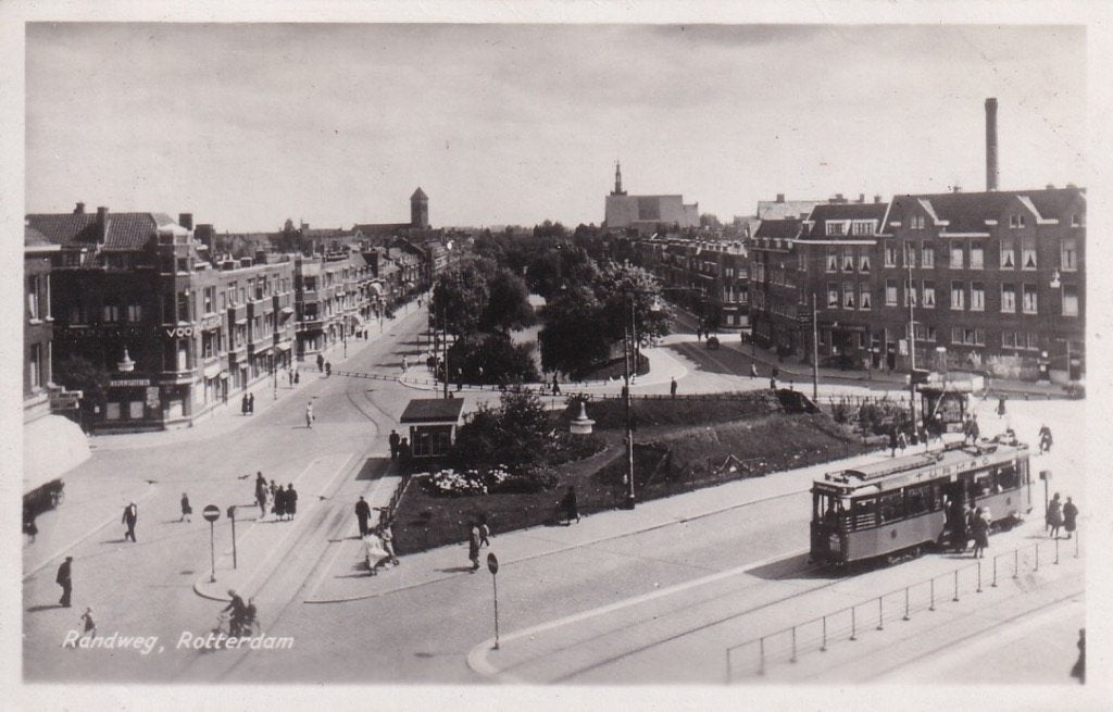746F Rotterdam Randweg tram kiosk, rechts bakkerij Jansse, Verzamelen, Ophalen of Verzenden, 1940 tot 1960, Gelopen, Zuid-Holland