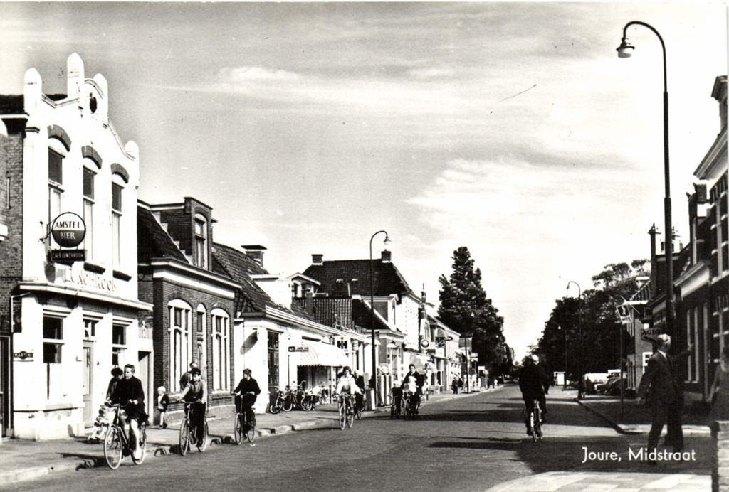 Joure, Midstraat - lunchroom fietsers - ongelopen, Verzenden, 1960 tot 1980, Ongelopen, Friesland
