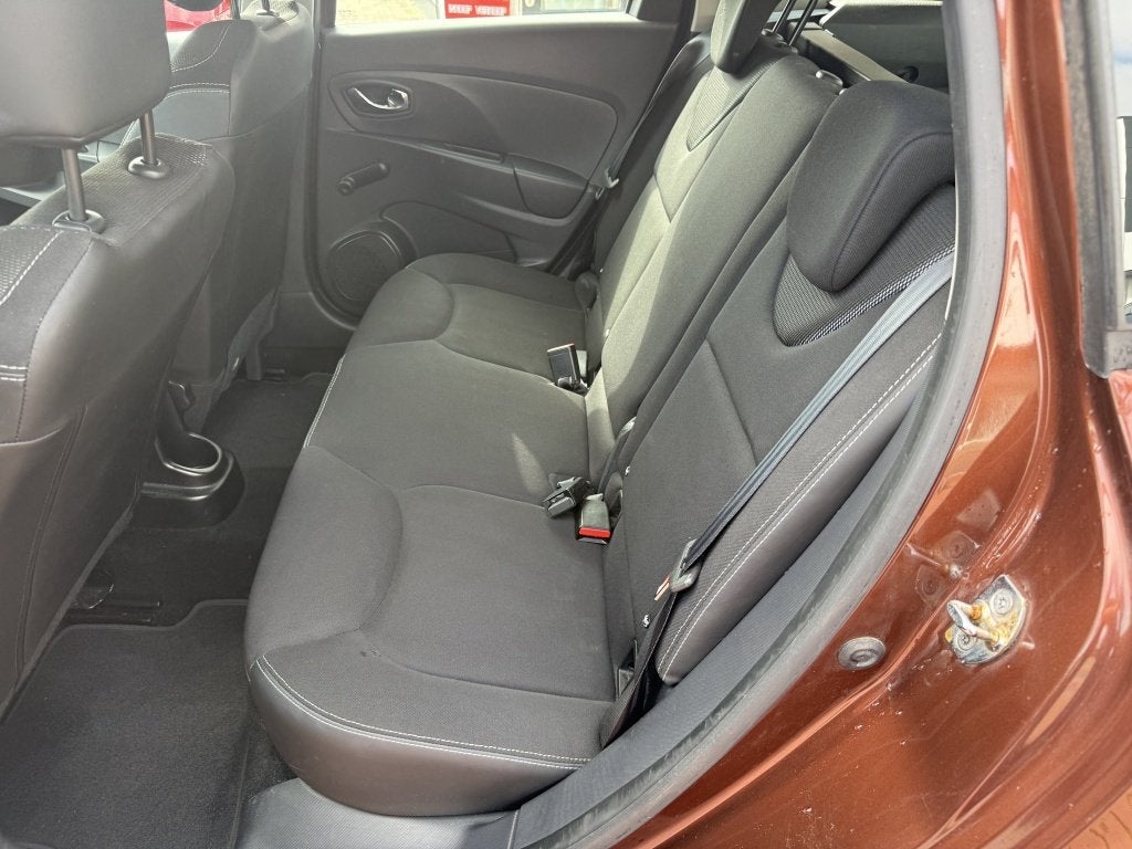 Foto 9 van Renault Clio Estate 0.9 TCe Authentique airco navi trekhaak