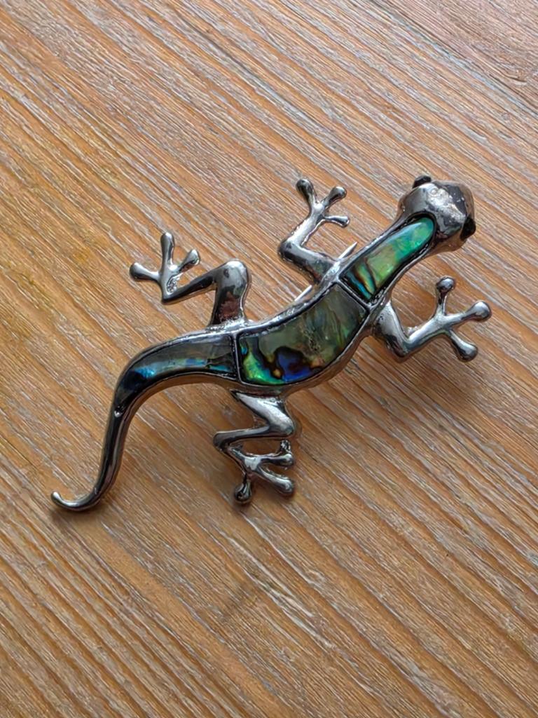 Vintage Gekko Broche met Parelmoer Inleg, Overige materialen, 4 tot 7 cm, Gebruikt, Ophalen of Verzenden