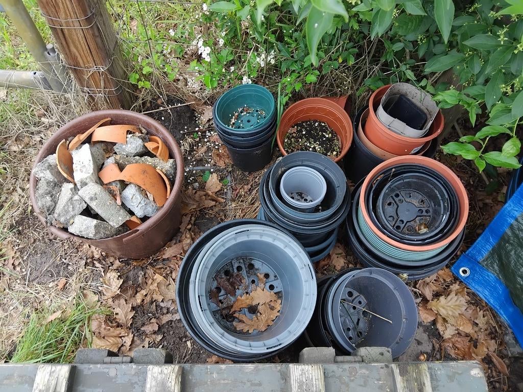 Diverse plastic plantenpotten voor binnen en buiten, Ophalen, Kunststof, Gebruikt, Minder dan 60 cm