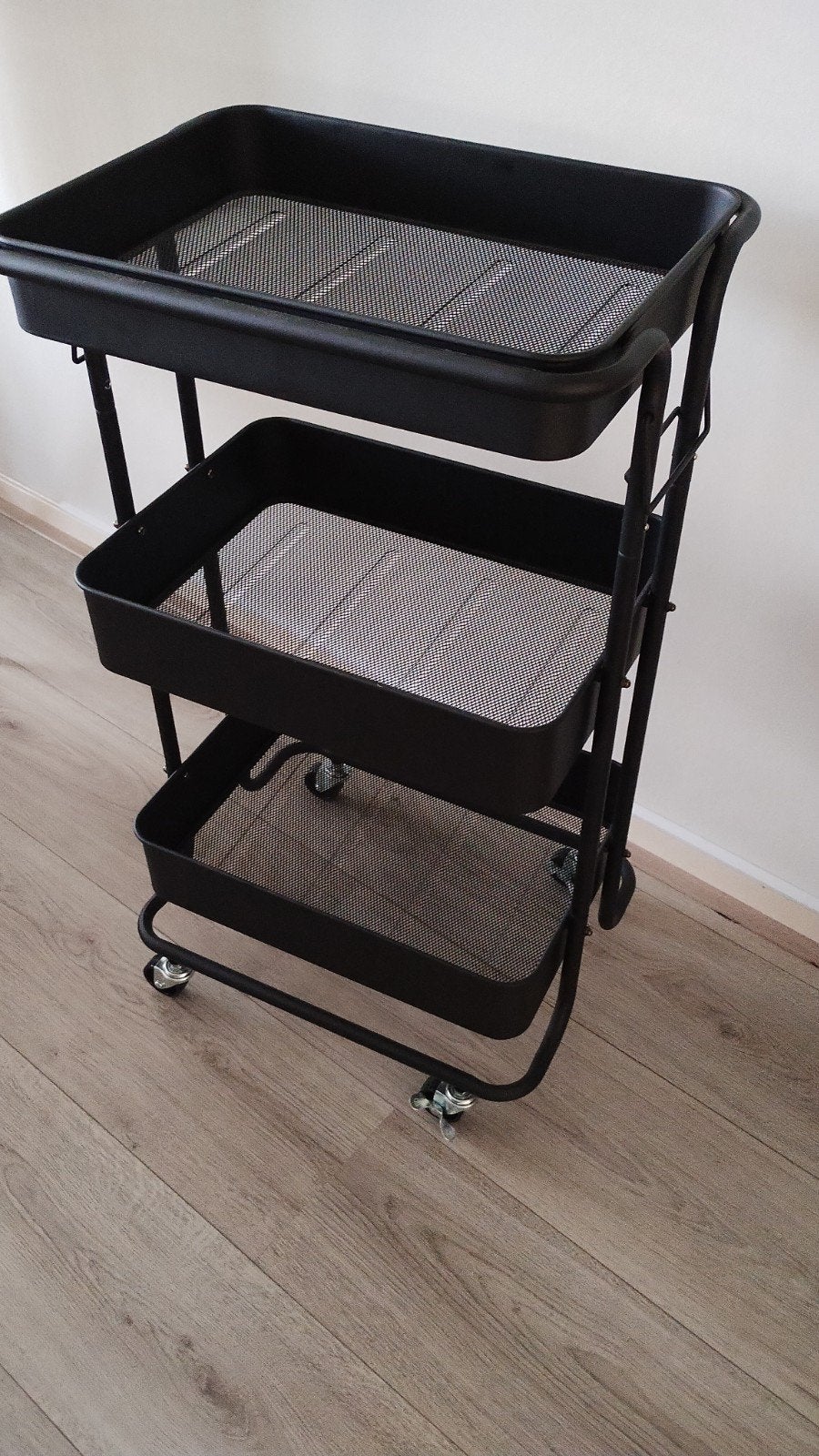 Zwarte metalen trolley met 3 etages, Ophalen, Zo goed als nieuw