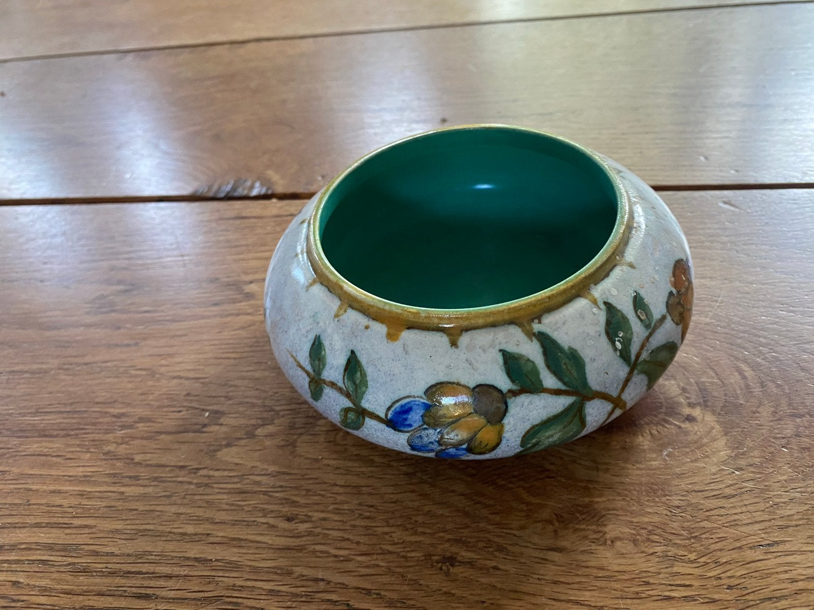 Antieke Gouda Holland plateel bloempotje met bloemmotief, Ophalen of Verzenden