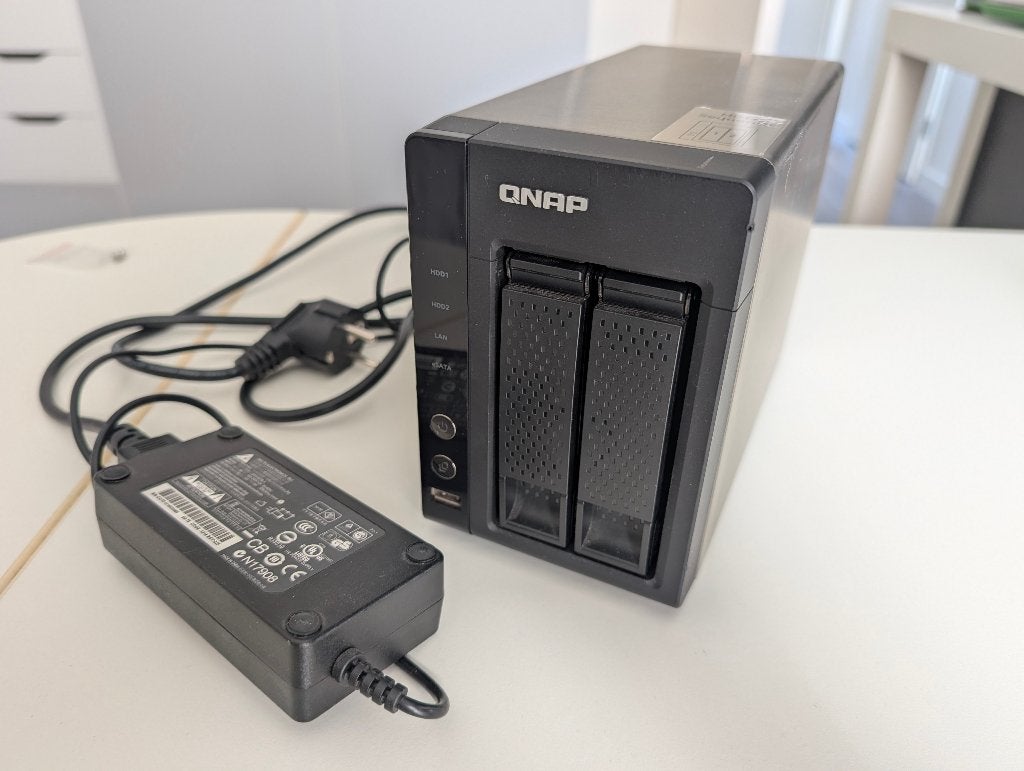 QNAP TS-221 NAS, Ophalen of Verzenden, Zo goed als nieuw