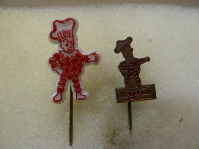 Vintage Flipje en Betuwe Speldjes - Set van 2, Ophalen of Verzenden, Gebruikt, Figuurtje, Speldje of Pin