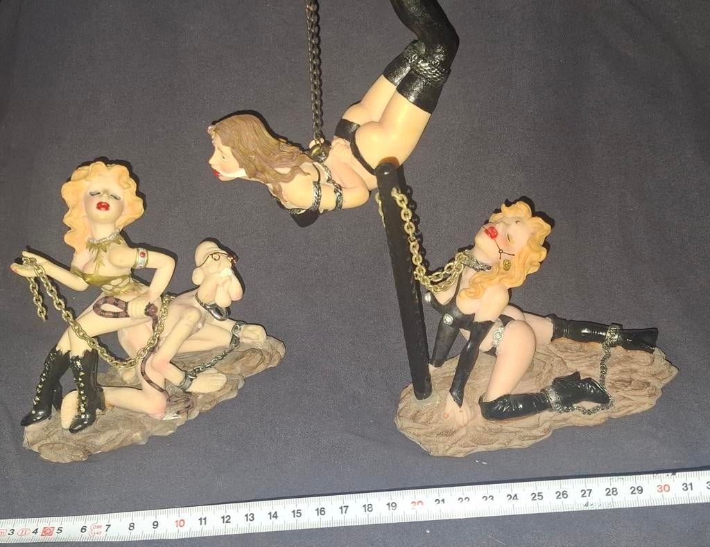 Set van 3 handbeschilderde BDSM karikatuurbeeldjes, Minder dan 20 cm, Handgemaakt, Kunststof, Ophalen of Verzenden