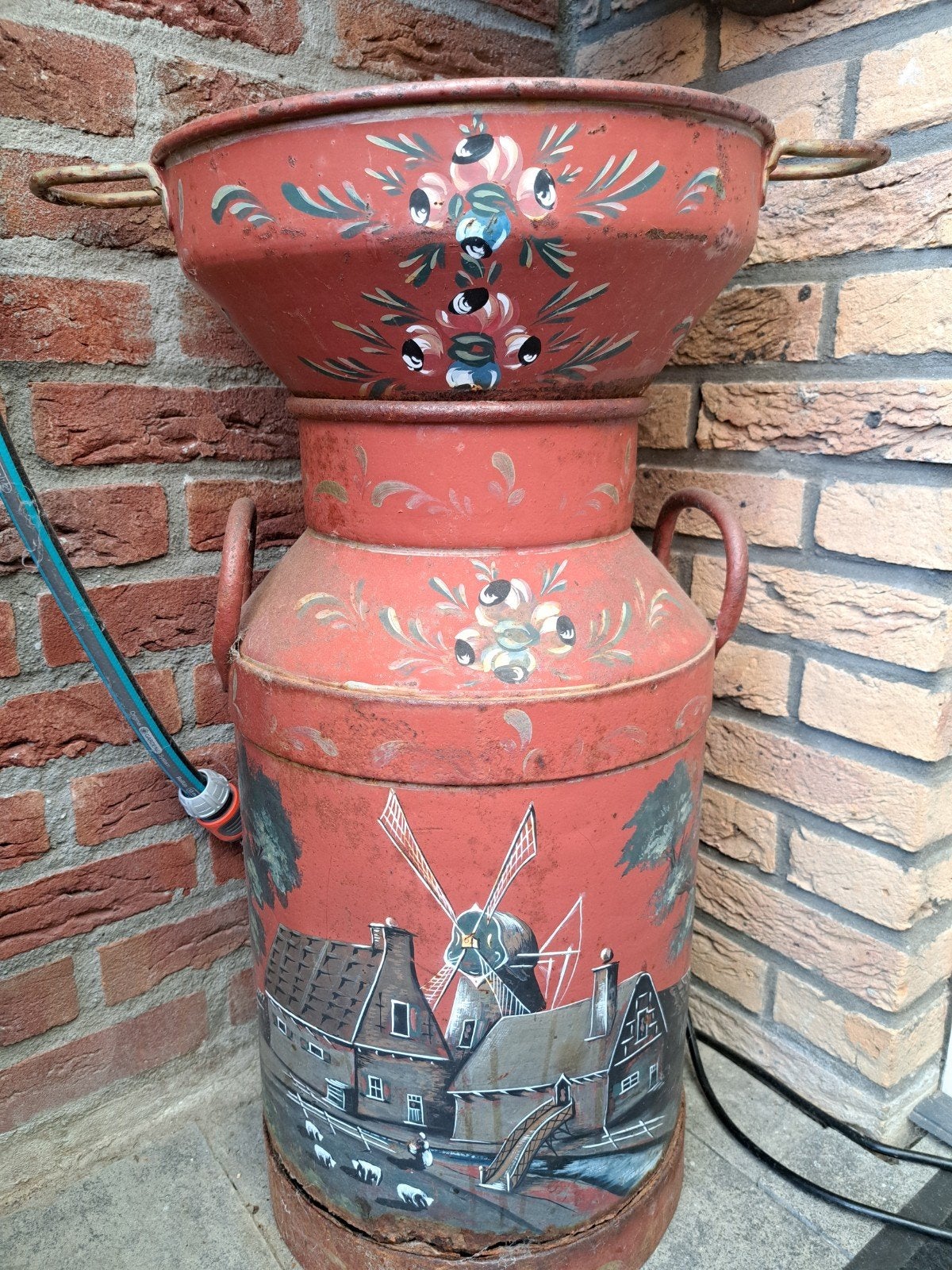 Melkbus met handgeschilderde decoratie, Ophalen