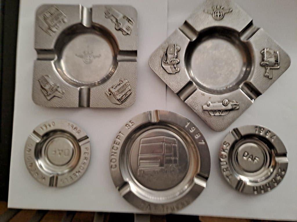 Set van 5 DAF asbakken - Vintage verzamelobjecten, Verzamelen, Ophalen, Zo goed als nieuw, Auto's