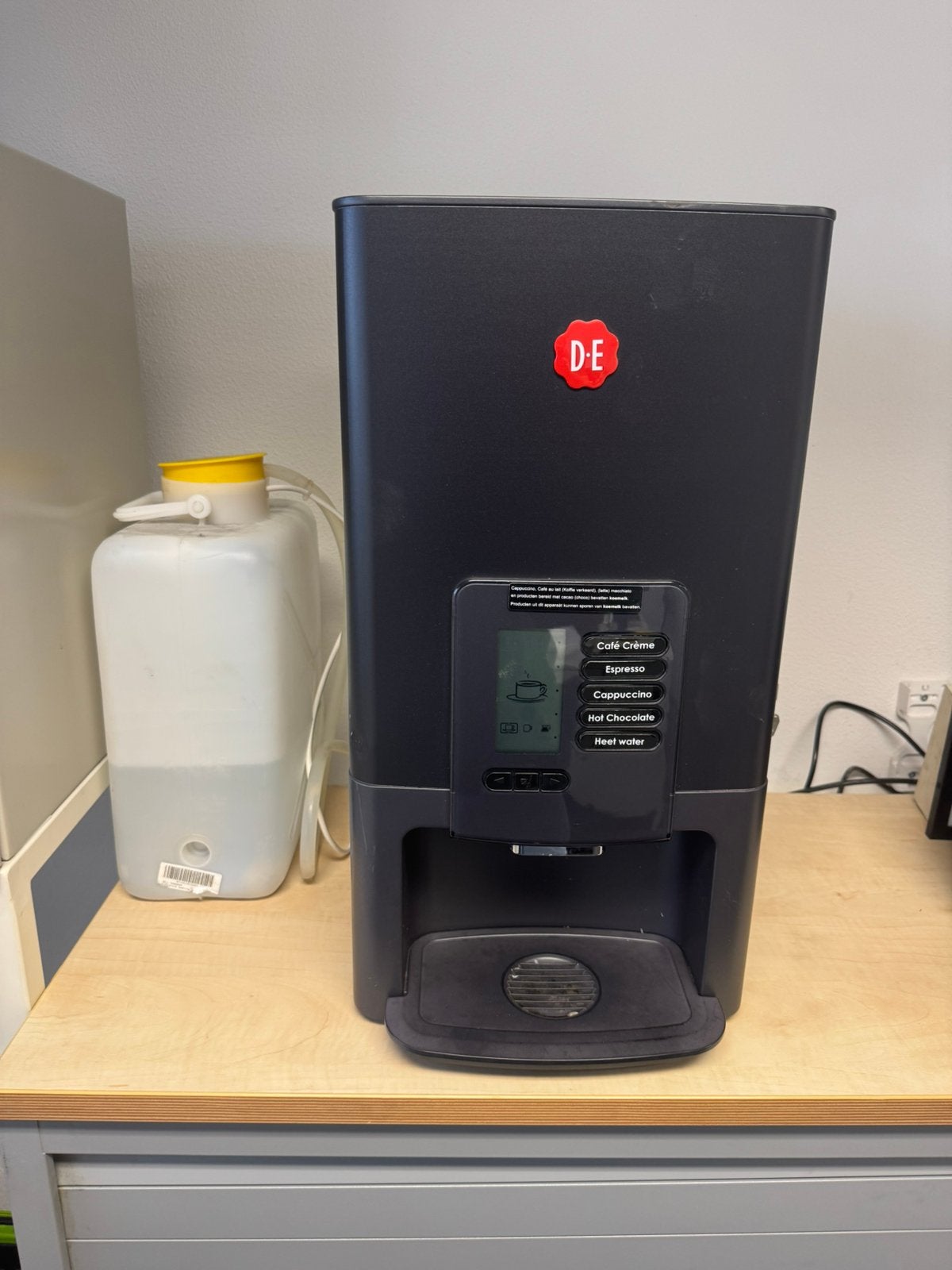 Douwe Egberts Professional Quinto-011 koffiemachine, 10 kopjes of meer, Ophalen, Gebruikt, Koffiemachine