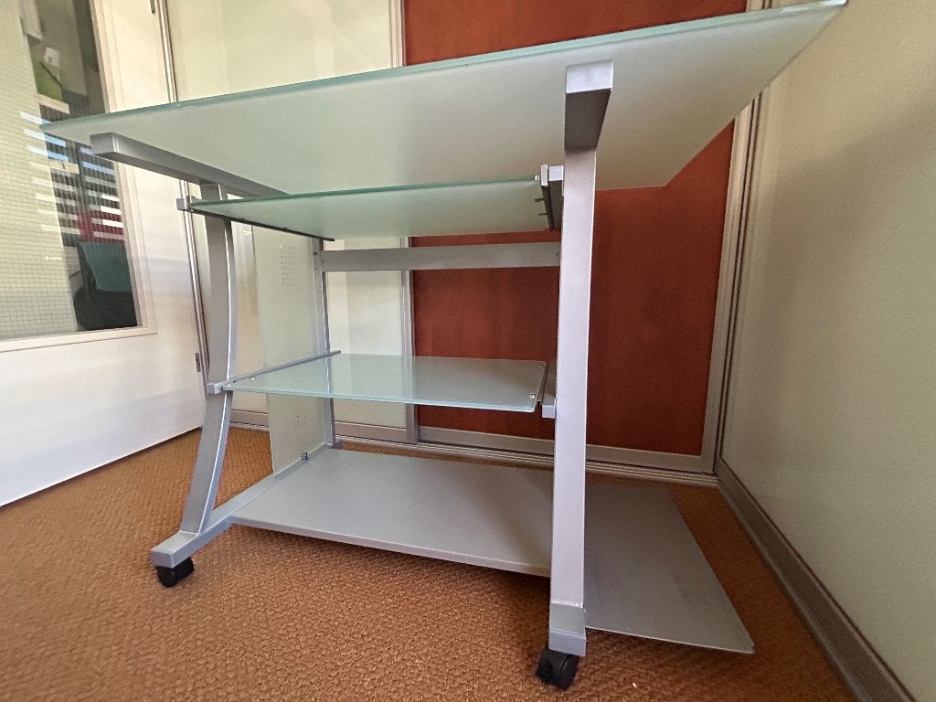Computerbureau, Ophalen, Gebruikt, Met wielen, 62 cm