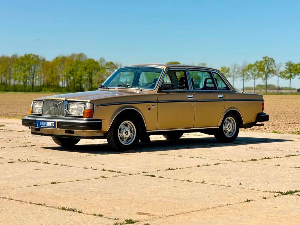 Volvo 264 GL 2.7 Handgeschakeld, Schuifdak, Airco, Trekhaak, Gebruikt, Overige kleuren, Metallic lak, 4 stoelen