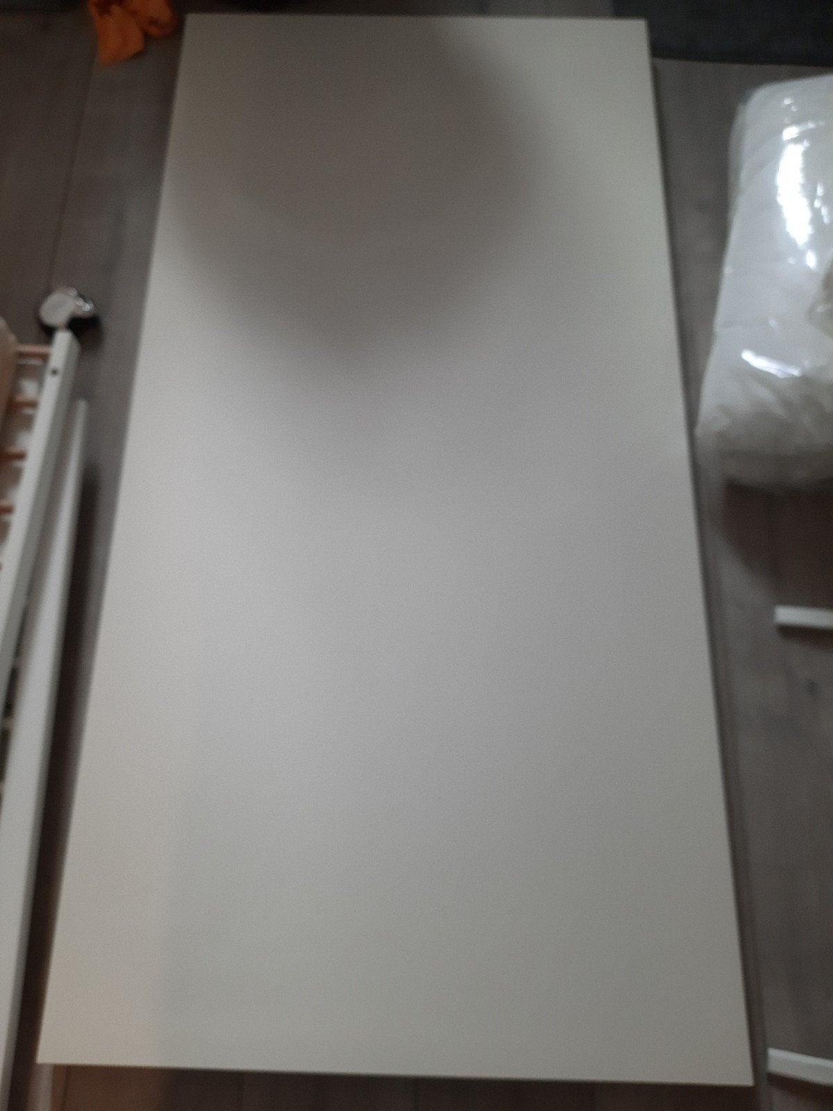 Wit IKEA bureaublad met zilverkleurige poten, Ophalen, Gebruikt, IKEA, Wit