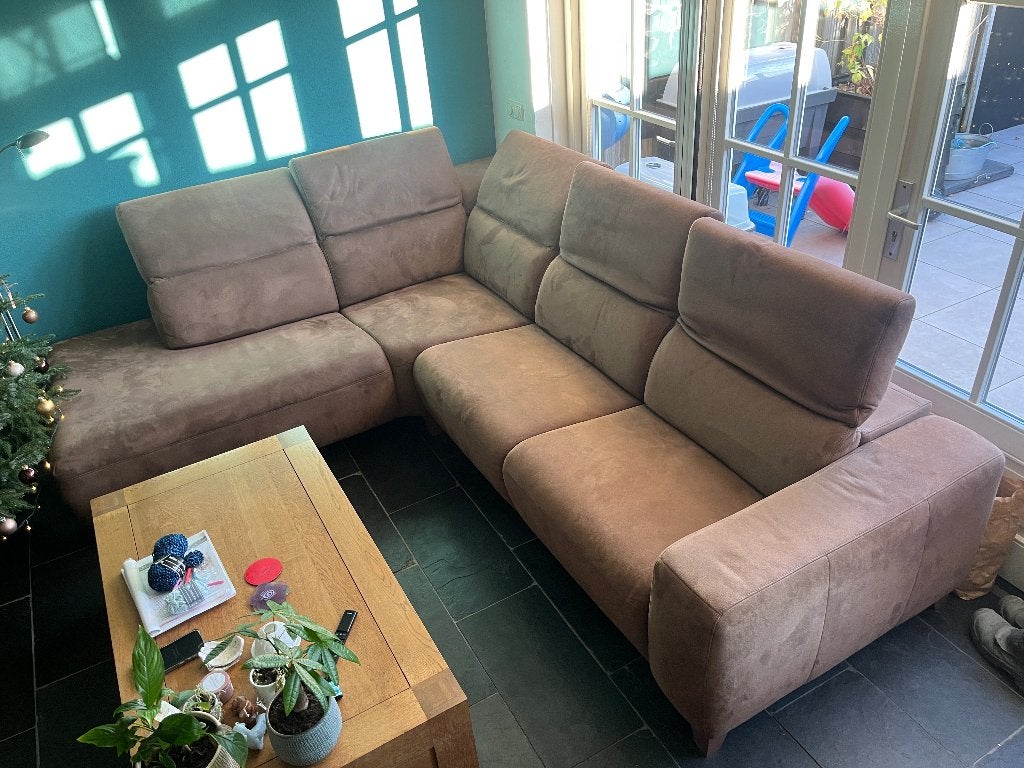 Comfortabele hoekbank met chaise longue en poef, Huis en Inrichting, Ophalen, Gebruikt, Modern en comfortabel, Hoekbank