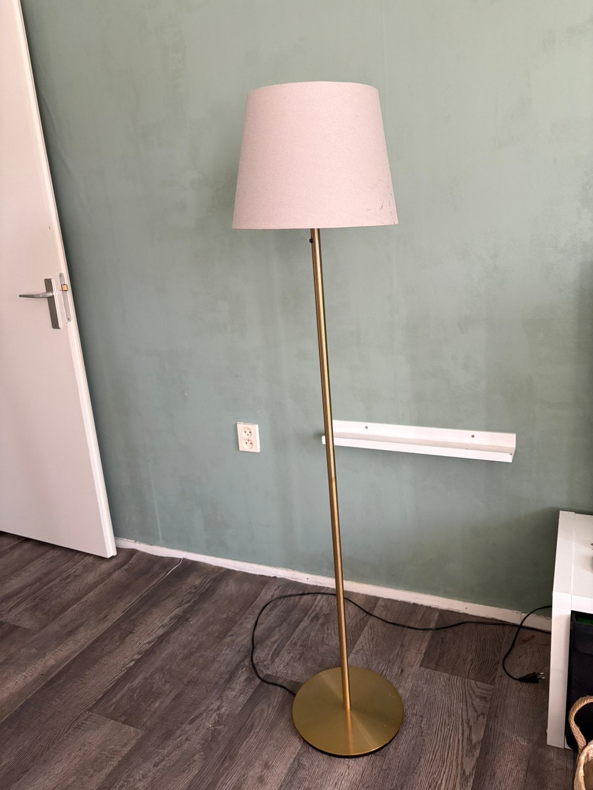 Vloerlamp goud met grijze kap, Huis en Inrichting, Lampen | Vloerlampen, Ophalen, Zo goed als nieuw, 150 tot 200 cm
