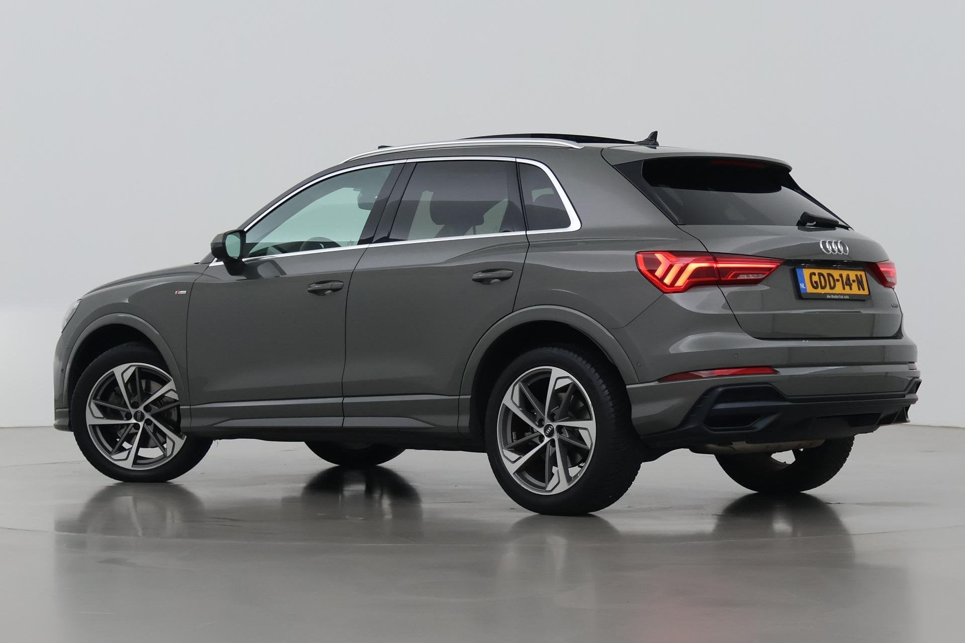 Audi Q3 40 TFSI Quattro Business Edition | Panoramadak | 360, Auto's, Automaat, Gebruikt, 1984 cc, Bedrijf