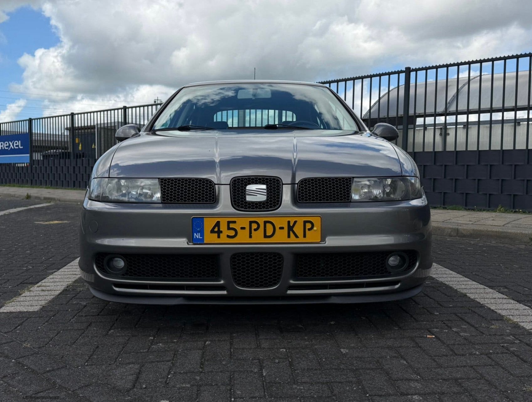 Seat Leon 1.8 20VT Topsport Lage kmstand!, Voorwielaandrijving, Zwart, 4 cilinders, 1264 kg