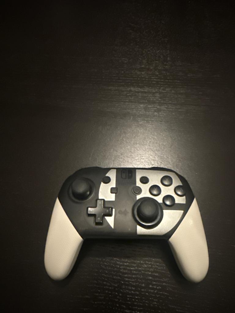 Nintendo Switch Pro Controller - Super Smash Bros. Editie, Ophalen, Zo goed als nieuw, Met 1 controller, Switch Original
