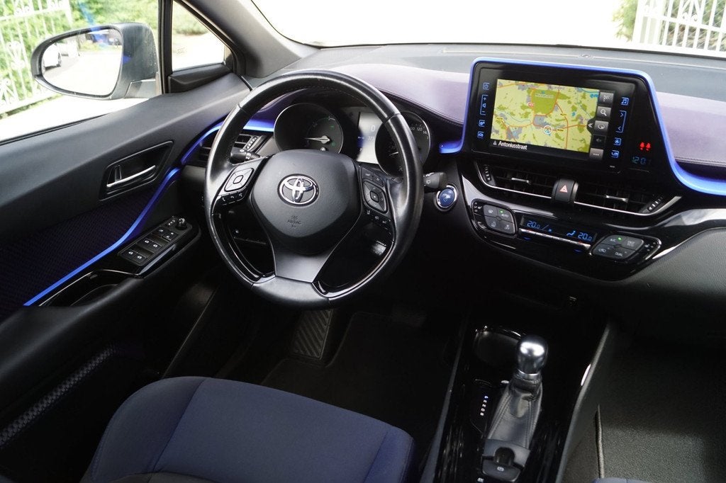 Toyota C-HR 1.8 Hybrid Bi-Tone Autom Navi Camera Clima Adapt, Auto's, Toyota, Stof, 4 cilinders, Wit, Hybride Elektrisch/Benzine