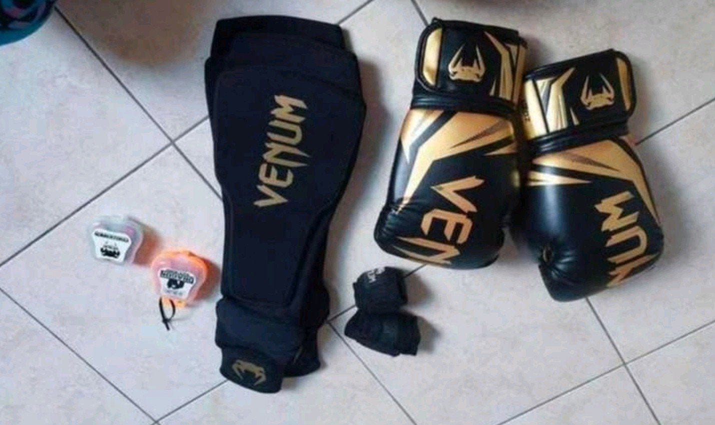 Kick box set venum, Ophalen of Verzenden, Nieuw, Bokshandschoenen