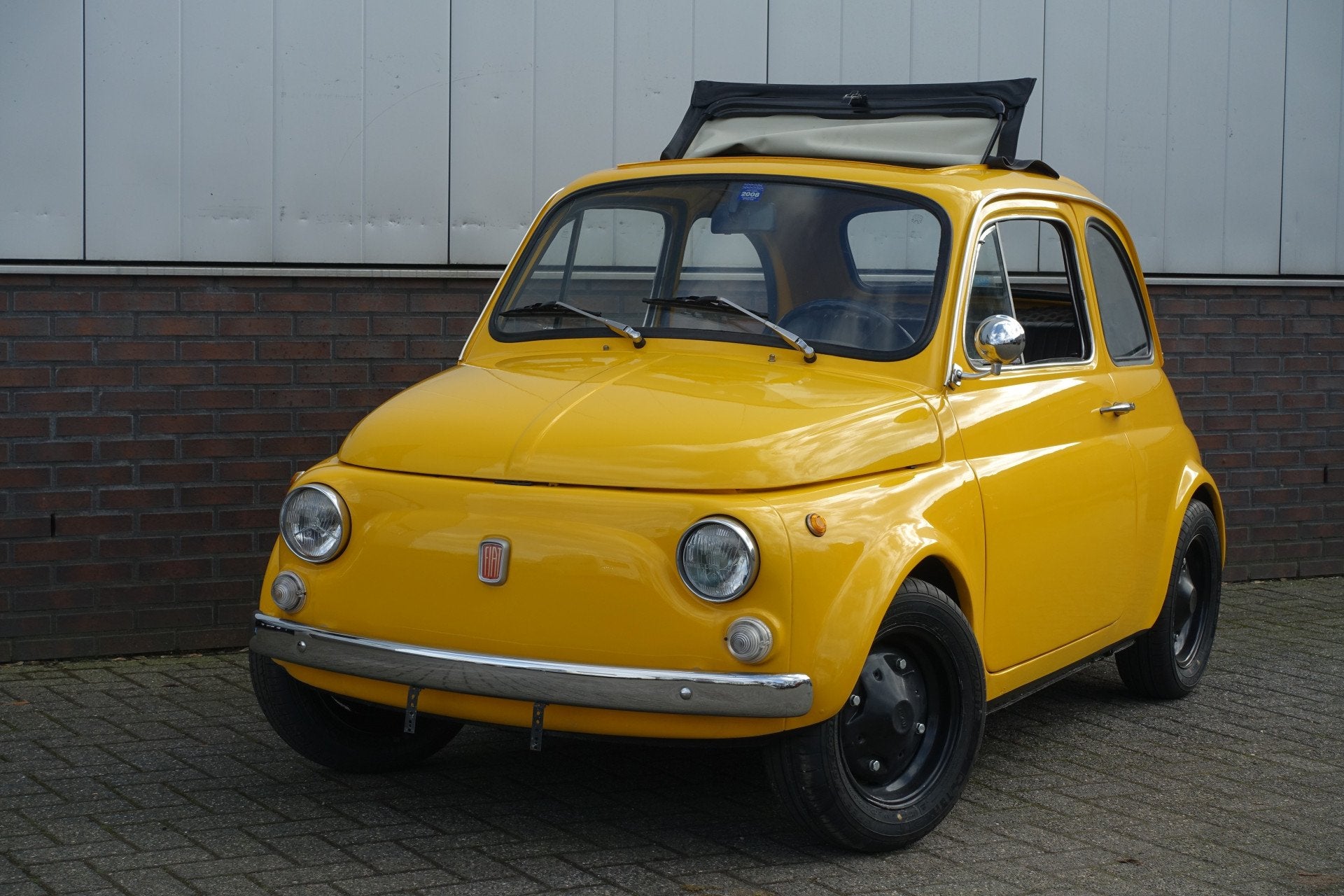 Fiat 500L 500 Lusso (bj 1969), Auto's, Achterwielaandrijving, Zwart, 594 cc, Geel