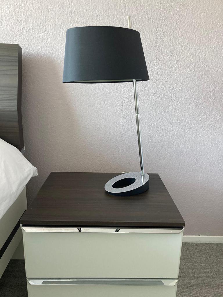 Zwarte moderne tafellamp, Huis en Inrichting, Ophalen of Verzenden, Zo goed als nieuw, Modern, Minder dan 50 cm