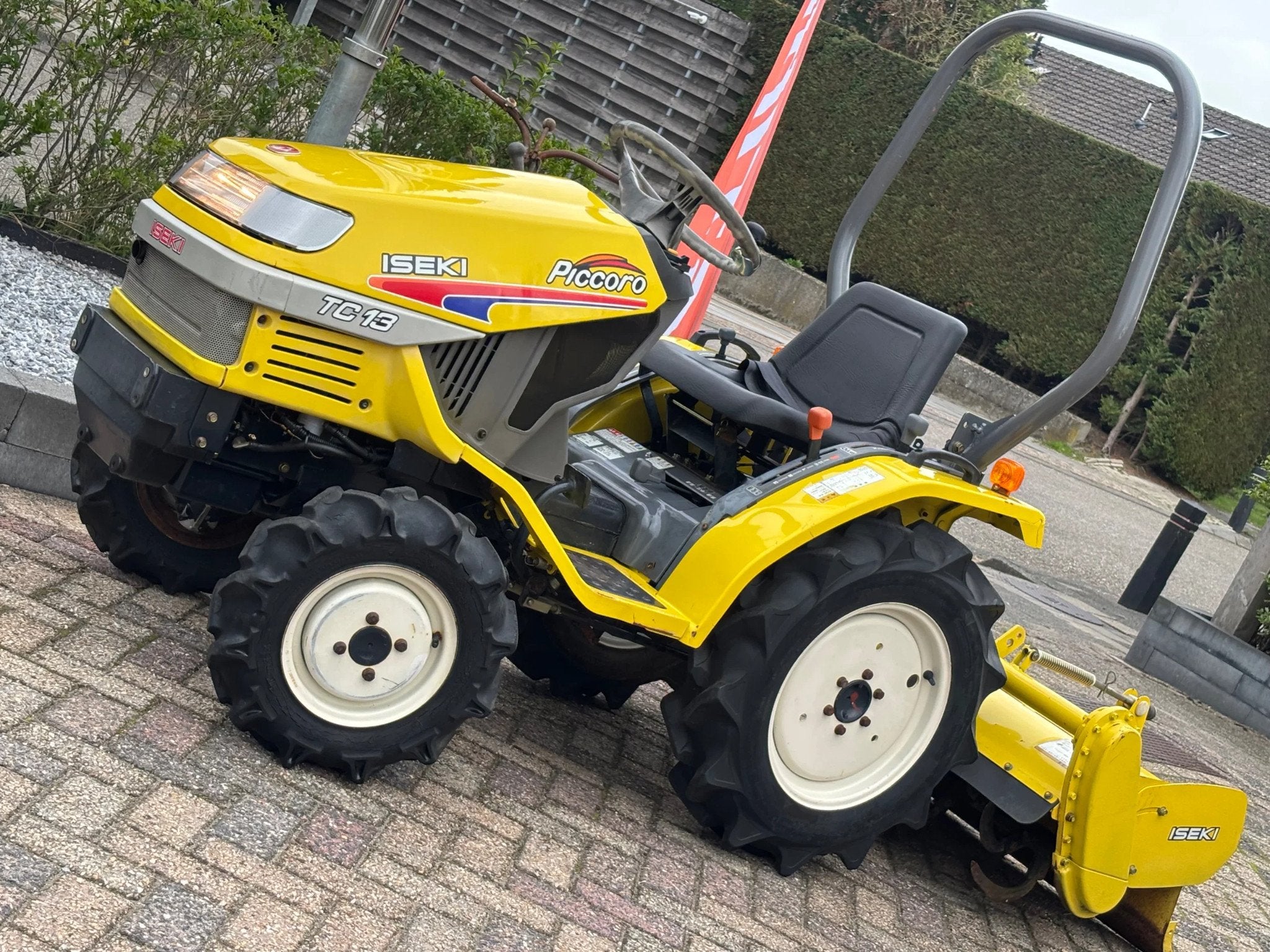 Foto 2 van Iseki TC13 Minitractor incl. Freesmachine frees diesel tract