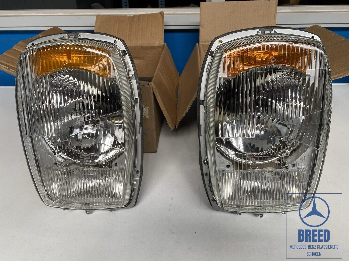 NOS set koplampen Hella H1 voor Mercedes-Benz W114 W115 /8, -, Nieuw, Ophalen of Verzenden, -
