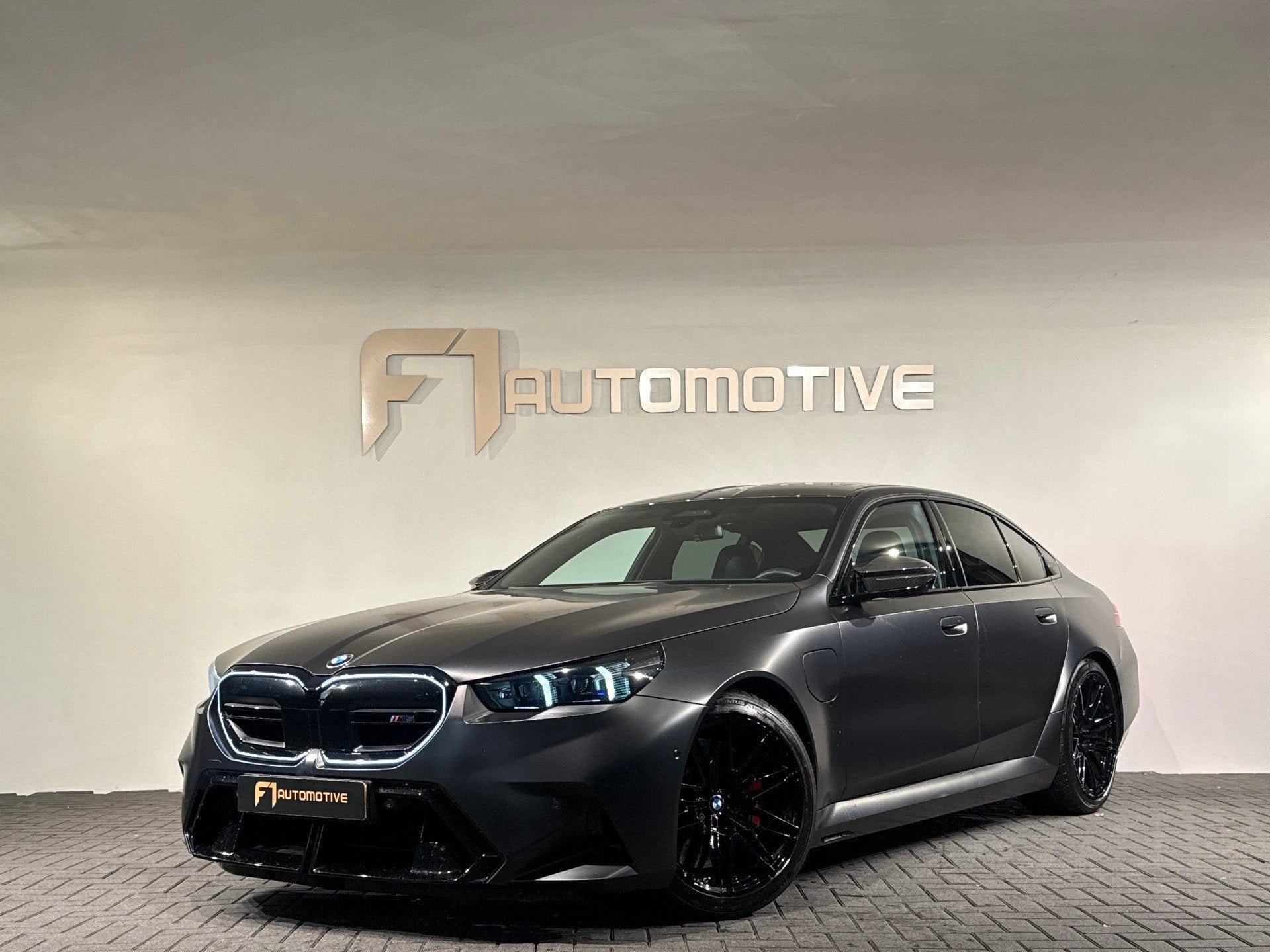 BMW 5-serie M5 Full Carbon|Bowers & Wilkins|Memory|HuD|360Ca, Automaat, Dealer onderhouden, Gebruikt, 2000 kg
