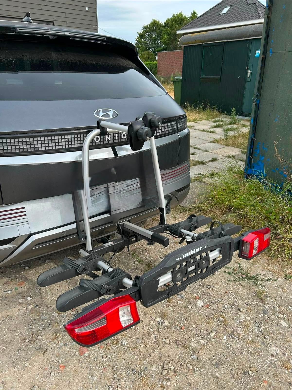 Uebler F22 trekhaak-fietsen drager, Auto diversen, Ophalen, Elektrische fiets, Zo goed als nieuw, 2 fietsen